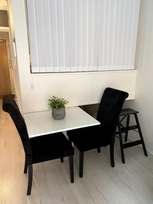 Koselig Og Sentralt Midt I Fargegaten Stavanger Extérieur photo